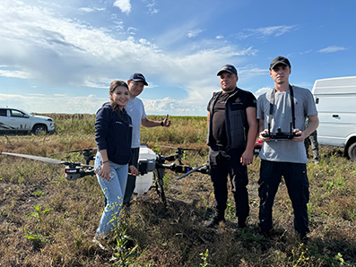 TopXGun's Vice President, along with our technical specialists, attended the event and joined farmers on site to witness the performance of the FP700, while also providing training and supporting the delivery of new units.
